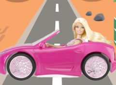Barbie Dirigindo o Carro