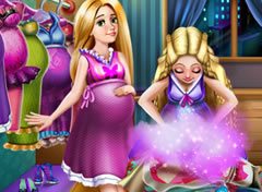 Barbie e Rapunzel Grávidas Organizando as Roupas