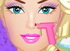 Princesa Colocando Piercing