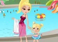 Vista a mãe e filha para nadarem
